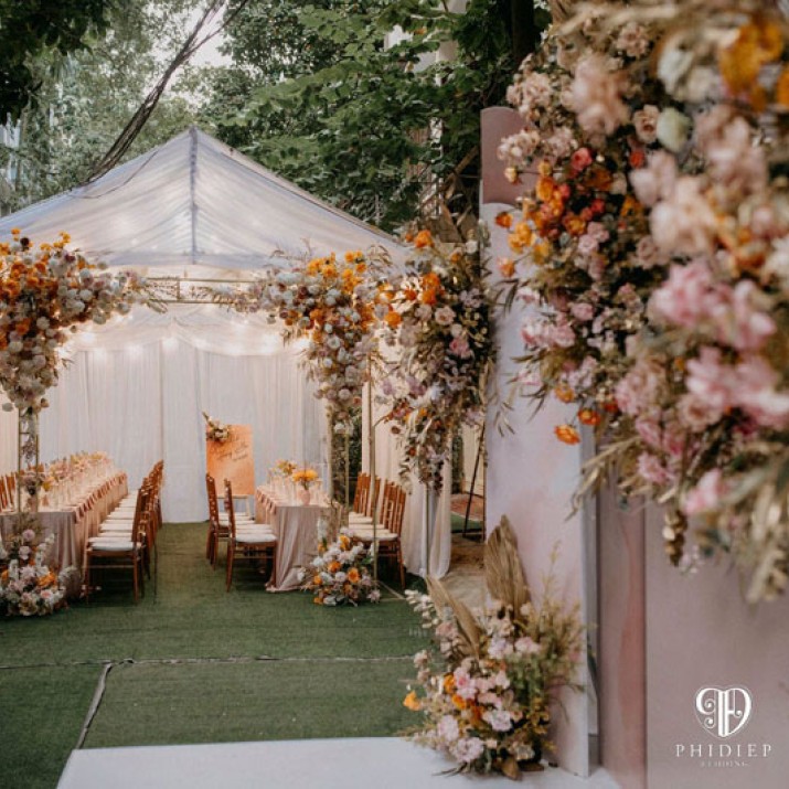 Trang Trí Tiệc Cưới Bằng Hoa Lụa         