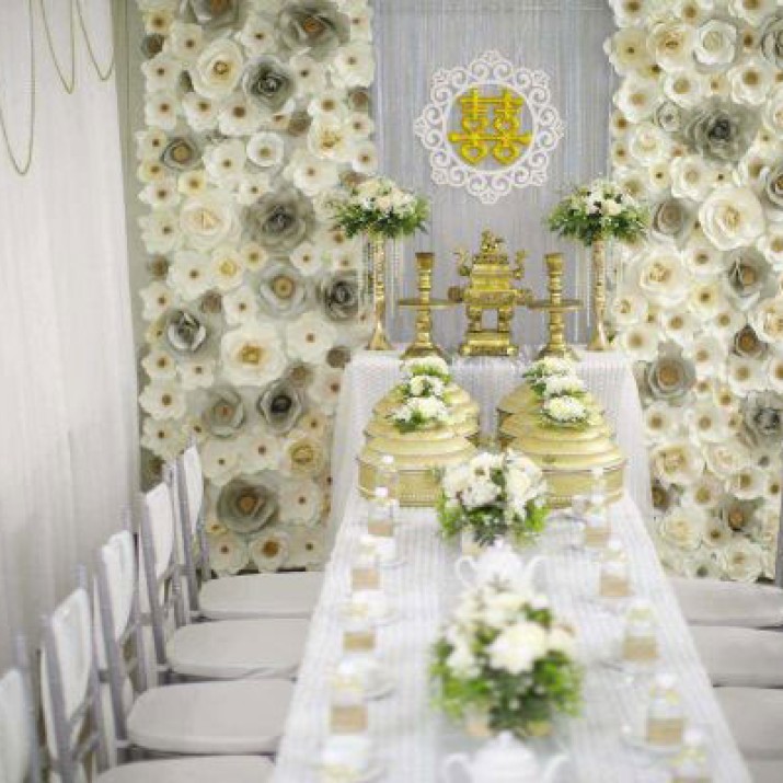 Trang Trí Lễ Gia Tiên Bằng Hoa Tươi Hay Hoa Lụa         