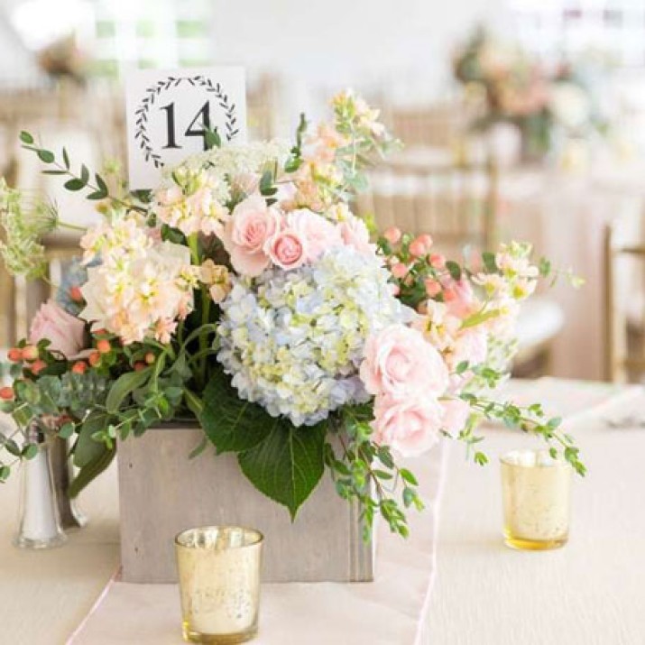 {Mách Bạn} Những Cách Cắm Hoa Để Bàn Đám Cưới Đơn Giản - Đẹp                       