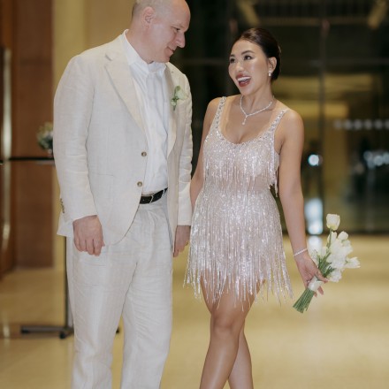 So Sánh Tiệc Cưới Trong Nhà Và Ngoài Trời