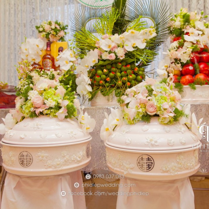 Tráp Ăn Hỏi Tone Vàng - Trắng Thiết Kế Riêng Cho Giới Siêu Giầu                