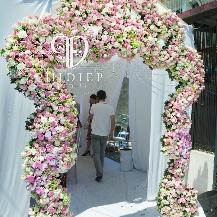 Những Cách Làm Cổng Hoa Cưới Bằng Hoa Tươi Đơn Giản                