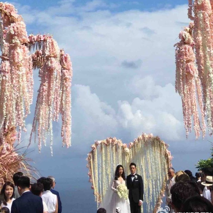 Đám Cưới Lãng Mạn Như Mơ Của Nữ Diễn Viên Hoàn Châu Cách Cách Và Hoắc Kiến Hoa                         
