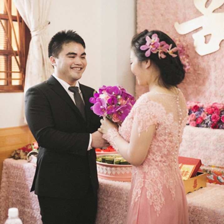 Lễ Đính Hôn Ngọt Ngào Với Tông Màu Tím Hồng Ở Sài Gòn                  