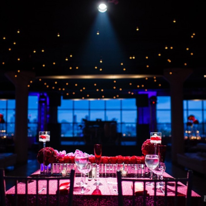 Phong Cách Trang Trí Tiệc Cưới Ấn Tượng Với Hoa Hồng               