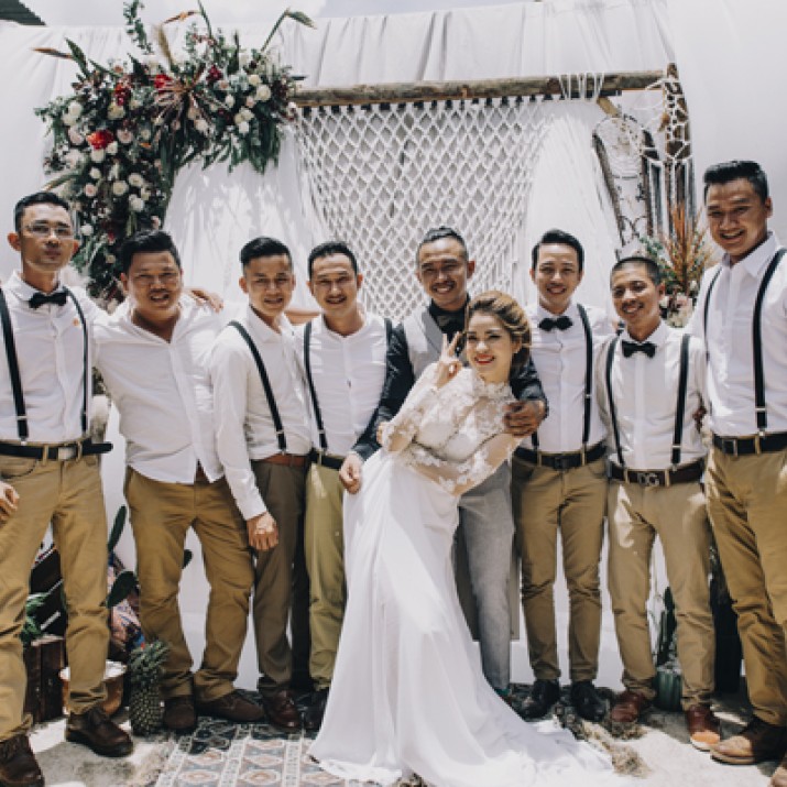 Không Khí Bohemian Tràn Ngập Trong Lễ Đính Hôn Cặp Người Mẫu-Phó Nháy                  