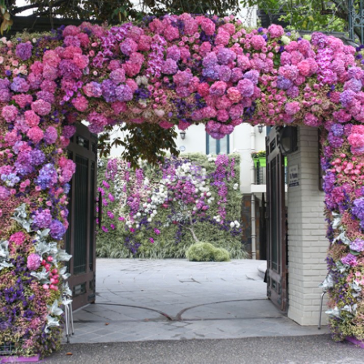 Lễ Ăn Hỏi Hoành Tráng Ở Hà Nội Với 8700 Cành Hoa Nhập                