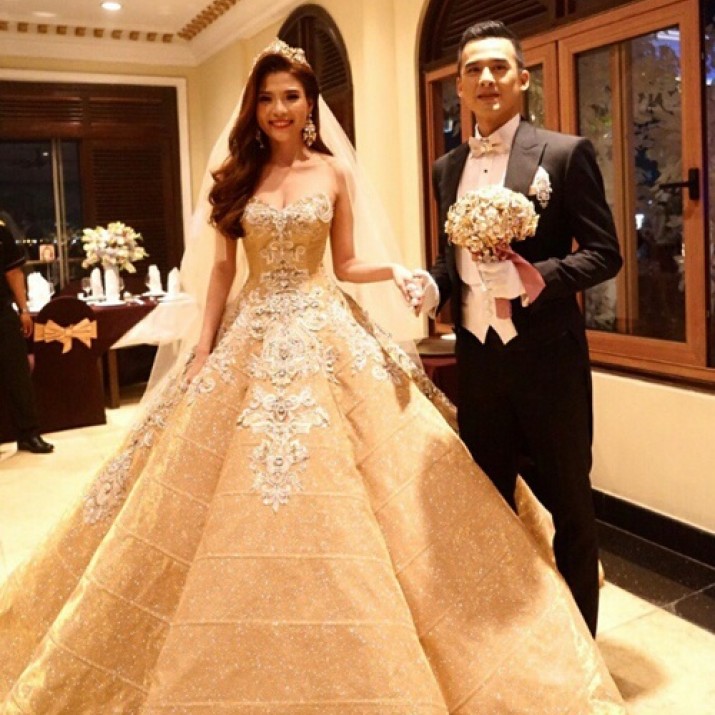 Thúy Diễm Linh Phi Ngọt Ngào Trong Trang Phục Cưới          