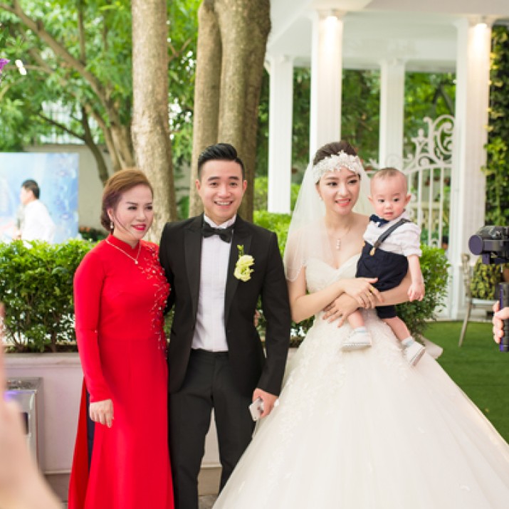 Đám Cưới Lãng Mạn Của Tiếp Viên Hàng Không Xinh Như Gái Hàn                 