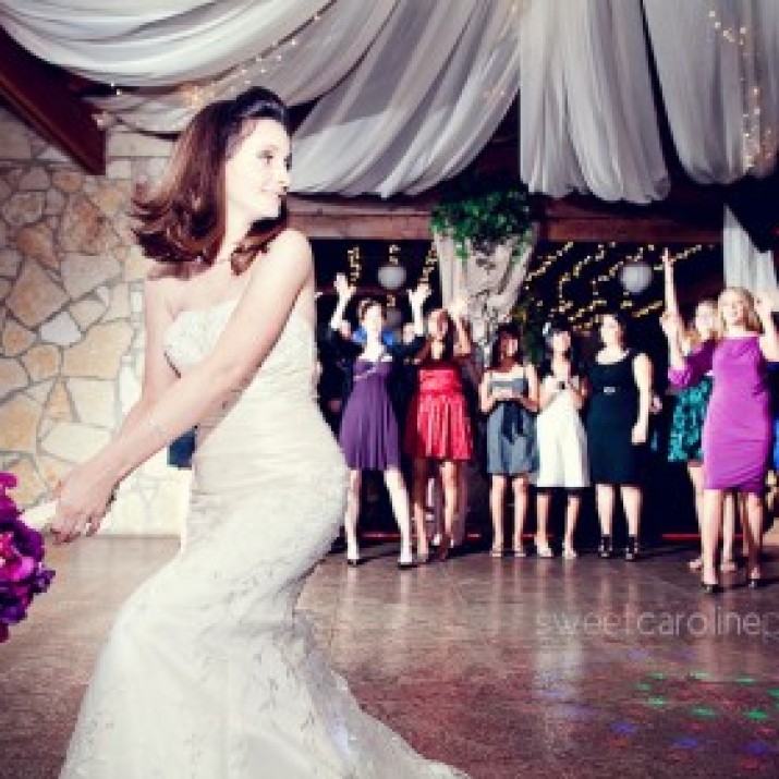 Những Lưu Ý Cho Các Tân Nương Khi Tung Hoa Cưới          