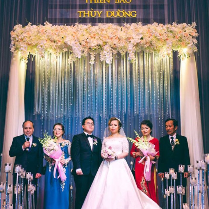 Lãng Mạn Với Không Gian Đám Cưới Tông Màu Hồng Tím               