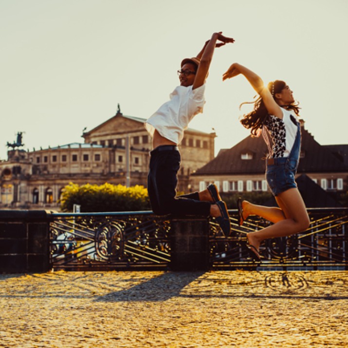 Bộ Ảnh Cưới Của Cặp Đôi Việt Kiều Ngập Nắng Ở Berlin                      