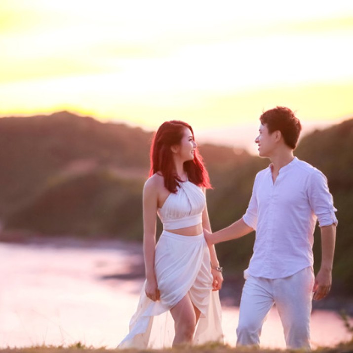 Ảnh Cưới Trên Thuyền Buồm Tại Cô Tô Của Cặp Đôi Mê Du Lịch                      