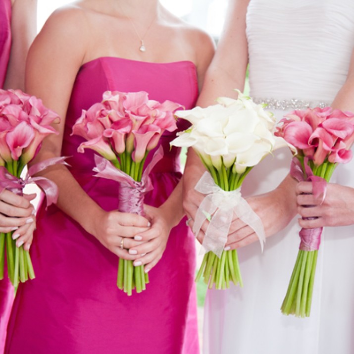 Chọn Hoa Cưới Cầm Tay Cô Dâu Từ Hoa Rum Độc Đáo               