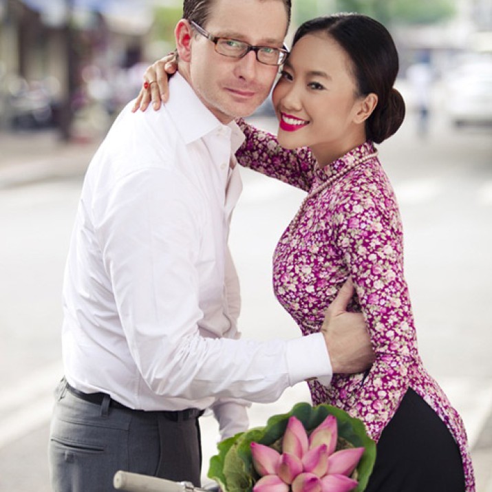 Mộc Mạc Mùa Xuân Hè Với Bó Hoa Cưới Từ Sen              