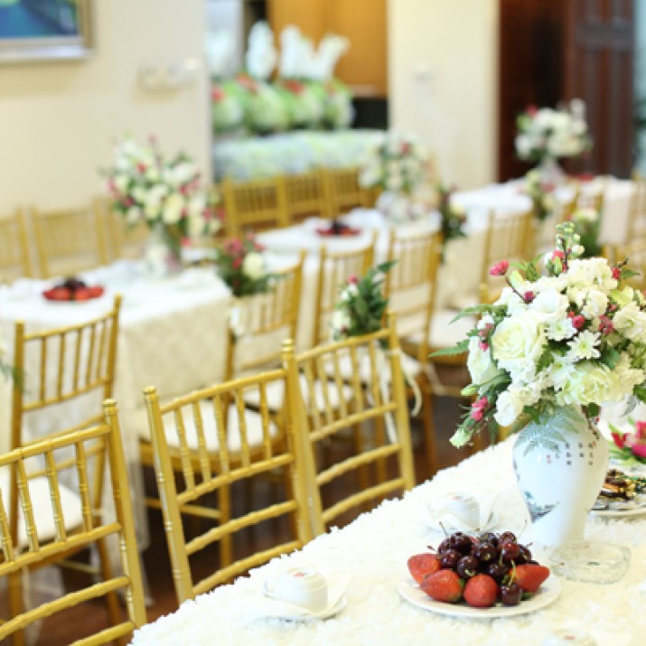 Hướng Dẫn Trang Trí Khu Vực Tiếp Khách Và Bàn Tiệc              