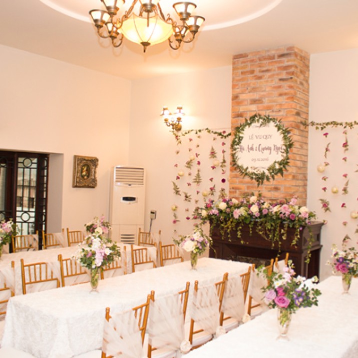 Không Gian Ngày Lễ Đón Dâu Với Tông Màu Xanh Tím Lạ Mắt               