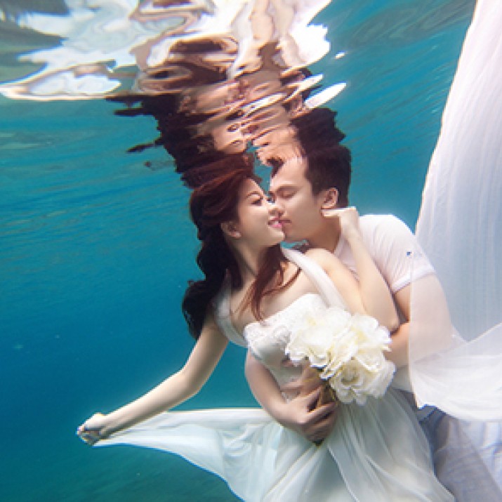 Bí Quyết Sở Hữu Bộ Ảnh Cưới Dưới Nước Lãng Mạn Nếu Không Biết Bơi                            