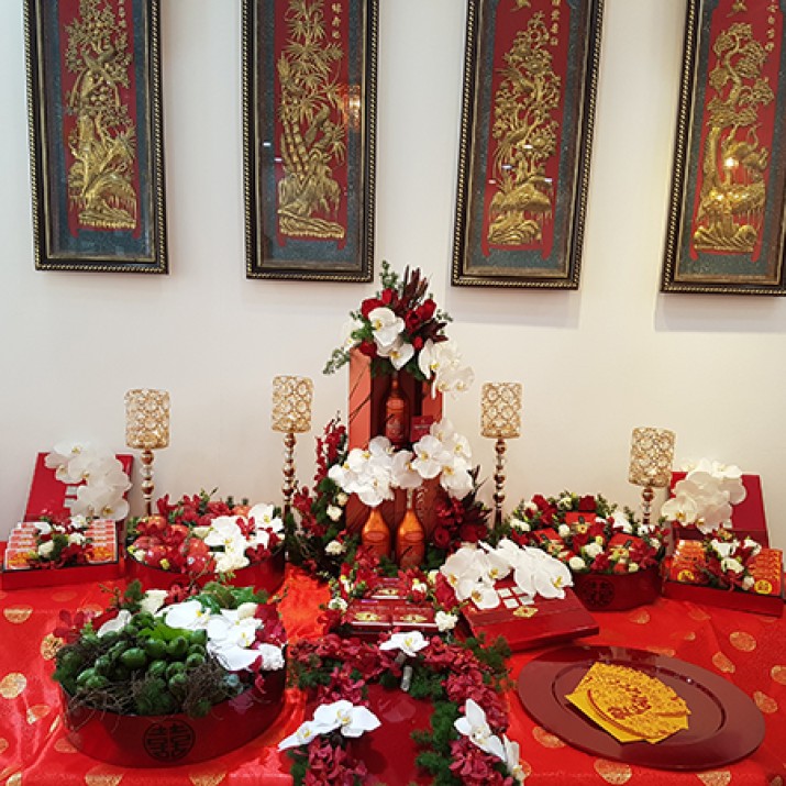 Tham Khảo Bộ Tráp Ăn Hỏi Màu Đỏ Phủ Đầy Địa Lan                   