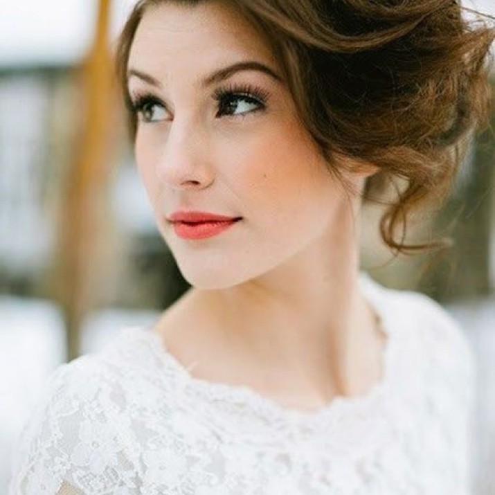 Cách Trang Điểm Lộng Lẫy Đầy Mê Hoặc Cho Cô Dâu Tóc Ngắn                  