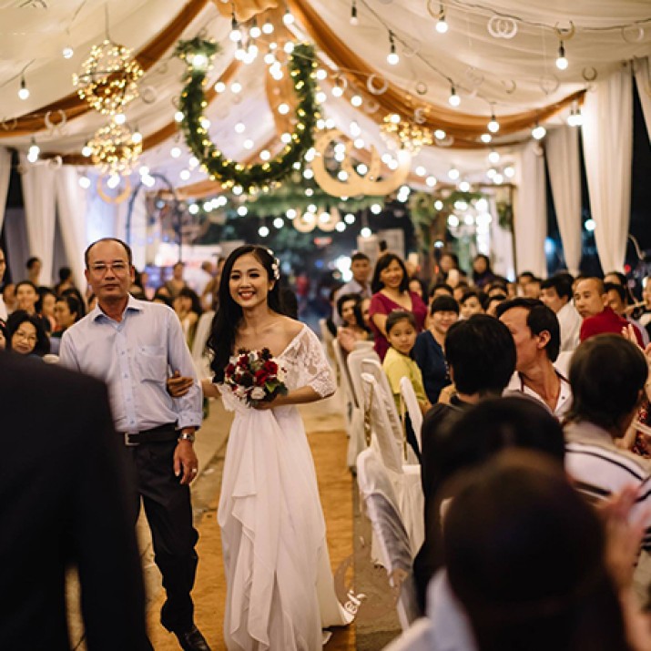 Những Tiệc Cưới Ngập Tràn Hoa Atisô Độc Đáo Của Các Cặp Đôi                      