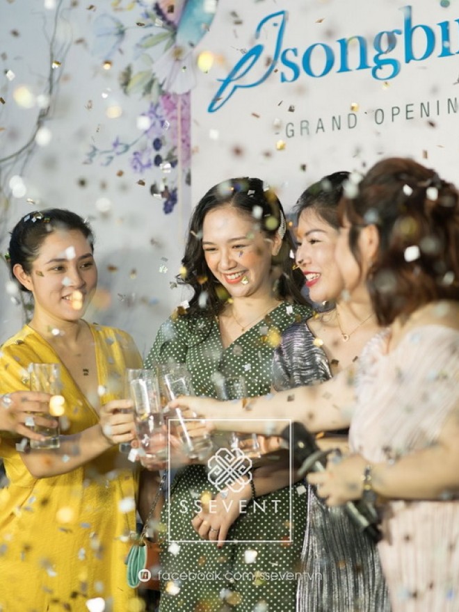 Lễ khai trương thương hiệu thời trang Songbird