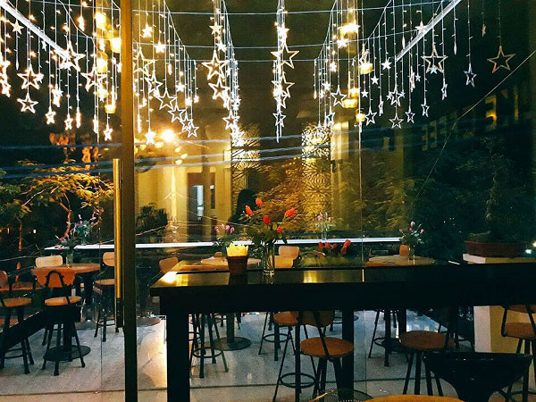 trang trí trung thu quán cafe