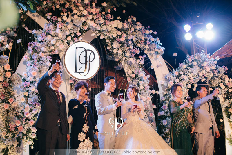 CẶP ĐÔI ĐÃ SẴN SÀNG ĐỂ TỔ CHỨC ĐÁM CƯỚI CỦA MÌNH?