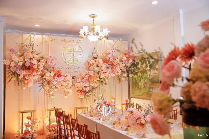 Wedding Planner tạo kiểu bàn đám cưới như thế nào?