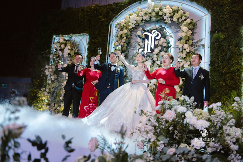 Wedding Planner | Wedding Decorator - Một người làm dịch vụ cưới hỏi trọn gói theo khái niệm truyền thống ai quan trọng, ai hơn ai?