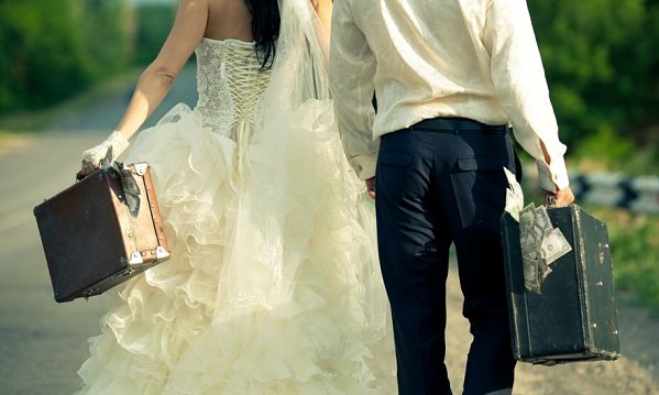 Couple-with-their-wedding-money_opt