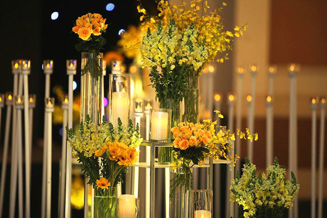 Tiệc cưới với tông màu vàng đen