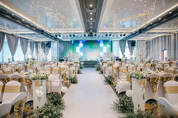 trang trí tiệc cưới lãng mạn