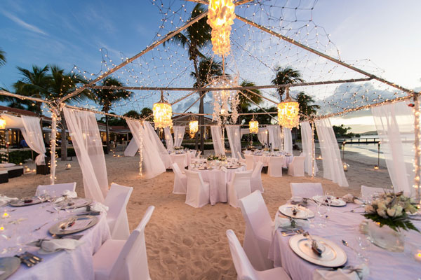 trang trí tiệc cưới lãng mạn