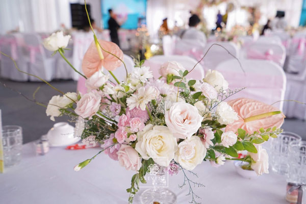 trang trí tiệc cưới sân vườn