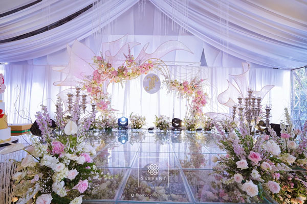 XU HƯỚNG TIỆC CƯỚI NGOÀI TRỜI